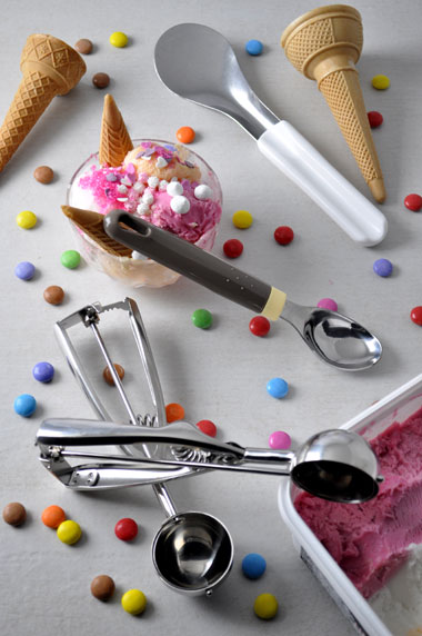 ICE CREAM SCOOP AND SPATULA